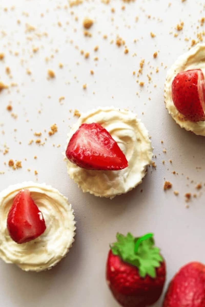 keto-no-bake-strawberry-cheesecake-bites (1)