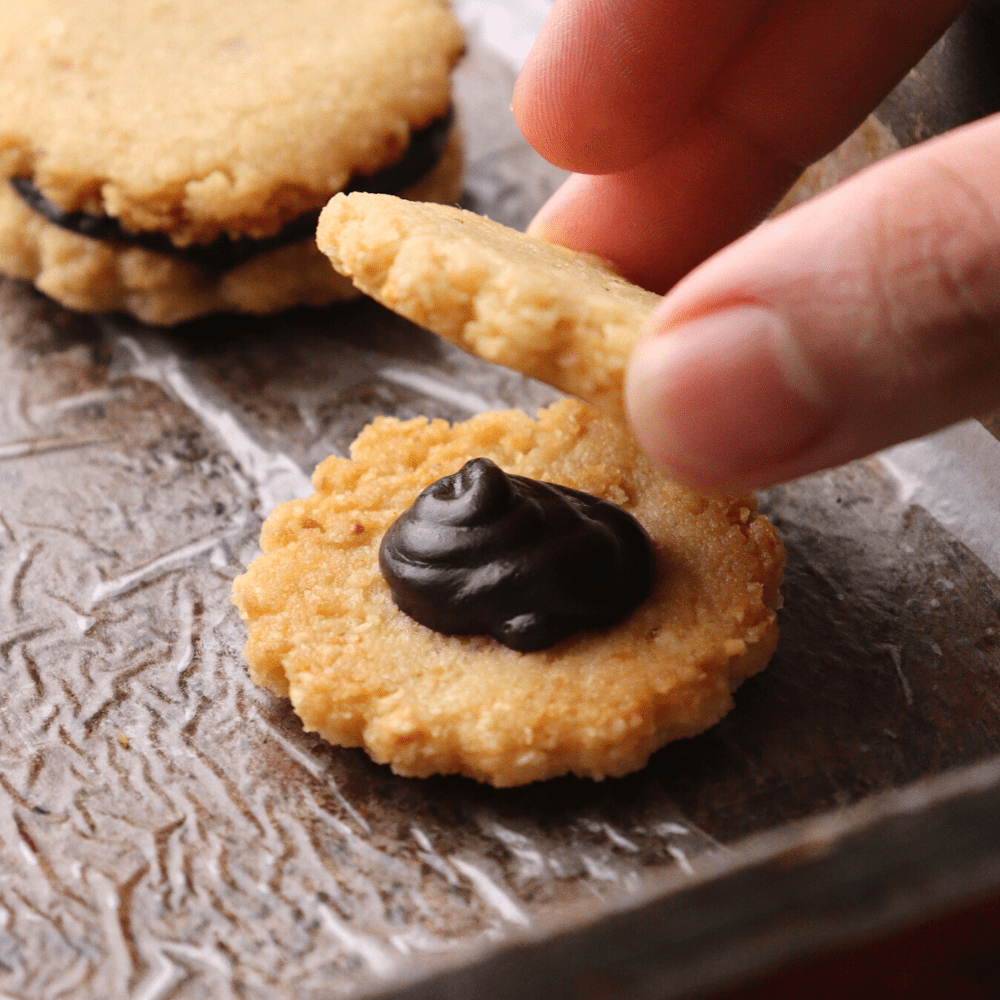keto-low-carb-chocolate-hazelnut-cookies